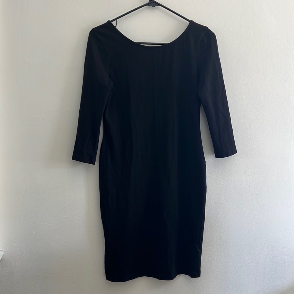 Black bodycon dress